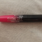 Swatch de Mille&UneNuit : Show Off Laque à Lèvres  - Apocalips, Rimmel London