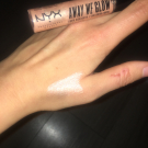 Swatch de AZEBEIR : Away We Glow - Illuminateur de Teint Liquide, NYX