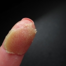 Swatch de Irys : Baume à lèvres naturel ayurvédique Lèvres de Miel, Loren Kadi