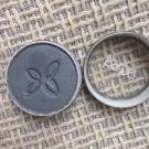 Swatch de Valentine : Ombre à Paupières Nacrée, BOHO GREEN