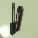Swatch de Laulaumt : BADgal BANG ! - Mascara volume renversant !, Benefit Cosmetics