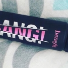 Swatch de Laulaumt : BADgal BANG ! - Mascara volume renversant !, Benefit Cosmetics