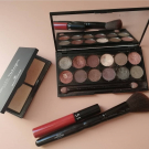 Swatch de marine.abba : I Divine Au Naturel Palette, Sleek MakeUP