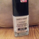 Swatch de FloraxEE : Photo Focus Foundation, Wet n Wild