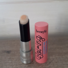 Swatch de Cousine89 : Boi-ing Hydrating lightweight - Anticernes Hydratant, Benefit Cosmetics