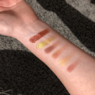 Swatch de makemestylish_ : Textured Shadows Palette Rose Gold Edition Palette de fards à paupières, Huda Beauty