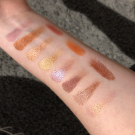 Swatch de makemestylish_ : Desert Dusk Eyeshadow Palette - Palette de fards à paupières, Huda Beauty