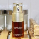 Swatch de Mousso : Double Serum - Traitement Complet Anti-Âge Intensif, Clarins