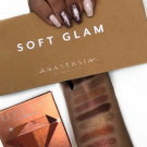 Swatch de Mousso : Soft Glam - Palette de fards à paupières, Anastasia Beverly Hills
