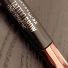 Swatch de sunshin89 : Encre à Sourcils Longue Tenue Tattoo Brow, Maybelline New York