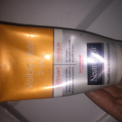Swatch de Fay76 : Gel Exfoliant Matifiant Visibly Clear Shine & Pore, Neutrogena