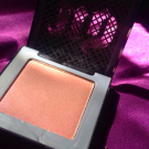Swatch de somebodyelse : Highlighter Afterglow Tenue 8H - Enlumineur, Urban Decay