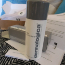 Swatch de Yeleko : Daily Microfoliant, Dermalogica