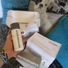 Swatch de Yeleko : Daily Microfoliant, Dermalogica