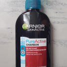 Swatch de Gabhy : Gel nettoyant charbon anti-points noirs incrustés, Garnier SkinActive