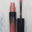 Swatch de Gabhy : Show Off Laque à Lèvres  - Apocalips, Rimmel London