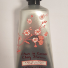 Swatch de Gabhy : Crème Mains Fleurs de Cerisier, L'Occitane