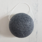 Swatch de Gabhy : Eponge Konjac Purifiante au Charbon Noir, Yves Rocher