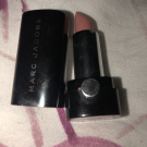 Swatch de Louloudel : Le Marc - Rouge à Lèvres Crème, Marc Jacobs Beauty