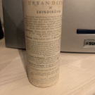 Swatch de Louloudel : Spray Fixateur de Maquillage - Anti-Brillance De-Slick, Urban Decay