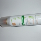 Swatch de lulu moon : Shampoing sec au lait d'avoine cheveux bruns, Klorane