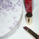 Swatch de lulu moon : Joli Rouge, Clarins