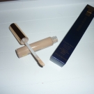 Swatch de lulu moon : Double Wear - Anti-cernes zéro défaut tenue extrême, Estée Lauder