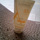 Swatch de anita30 : Fluide très haute protection, A-Derma