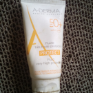 Swatch de anita30 : Fluide très haute protection, A-Derma