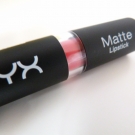 Swatch de Léonie : Matte Lipstick, NYX