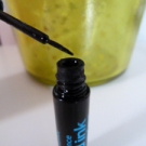Swatch de Léonie : Liquide ink eyeliner waterproof, Essence