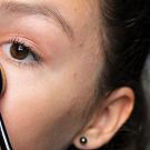 Swatch de Léonie : Pinceau brosse, Née jolie