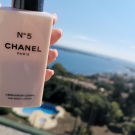 Swatch de Lindabs : Lait pour le corps numero 5 de Chanel, Chanel