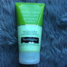 Swatch de Cupcakeframboise : Gel Exfoliant Matifiant Visibly Clear Shine & Pore, Neutrogena