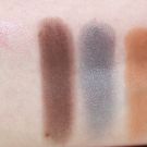 Swatch de Makebeautyup : Semi-Sweet Chocolate Bar - Palette d'ombres à paupières, Too Faced