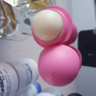 Swatch de Beautyibtissam : Baume à Lèvres Smoothie Sphere Lip Balm, Eos