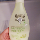 Swatch de Une julie verte : Douche baume de soin nutrition intense, Le Petit Marseillais