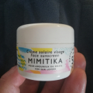 Swatch de Une julie verte : Crème Solaire Visage Spf 50, MIMITIKA