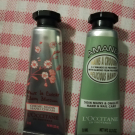 Swatch de Une julie verte : Crème Mains Karité, L'Occitane