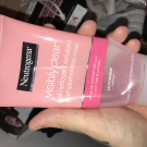Swatch de Amandine3 : Gel Nettoyant Exfoliant Pamplemousse Rose, Neutrogena