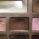 Swatch de Celie.drd : Chocolate bar - Palette de fards à paupières, Too Faced