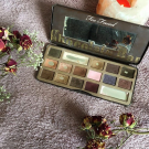 Swatch de Celie.drd : Chocolate bar - Palette de fards à paupières, Too Faced