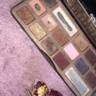 Swatch de Celie.drd : Chocolate bar - Palette de fards à paupières, Too Faced