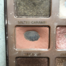 Swatch de Celie.drd : Chocolate bar - Palette de fards à paupières, Too Faced