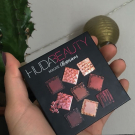 Swatch de Celie.drd : Obsessions Eyeshadow Palette Palette de fards à paupières, Huda Beauty