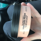 Swatch de Jessie_rgz : Beurre corporel pêche de vigne, The Body Shop