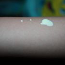 Swatch de peggy vanderhispallie : Pure et sensitive Soin Protecteur SPF 50, Nivea