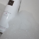 Swatch de peggy vanderhispallie : The Ritual of Sakura Foaming Shower Gel - Mousse de douche, Rituals