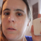 Swatch de peggy vanderhispallie : Pain nettoyant surgras XeraCalm A.D., Avène