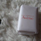 Swatch de peggy vanderhispallie : Pain nettoyant surgras XeraCalm A.D., Avène